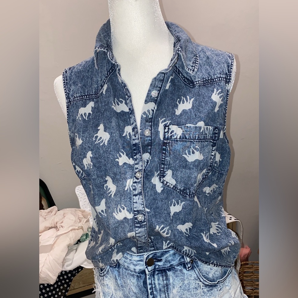Vest with horses! Size large. So fun and so cute